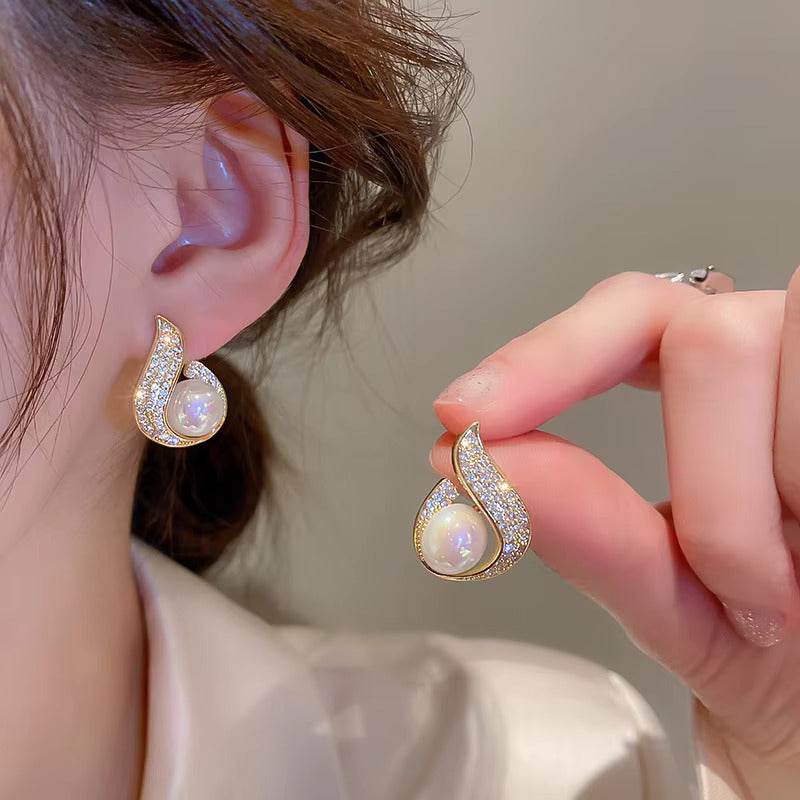 Elegant Teardrop Stud Pearl Earrings