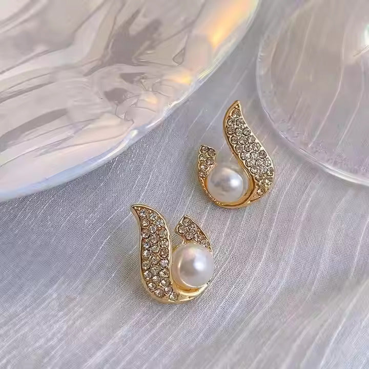 Elegant Teardrop Stud Pearl Earrings